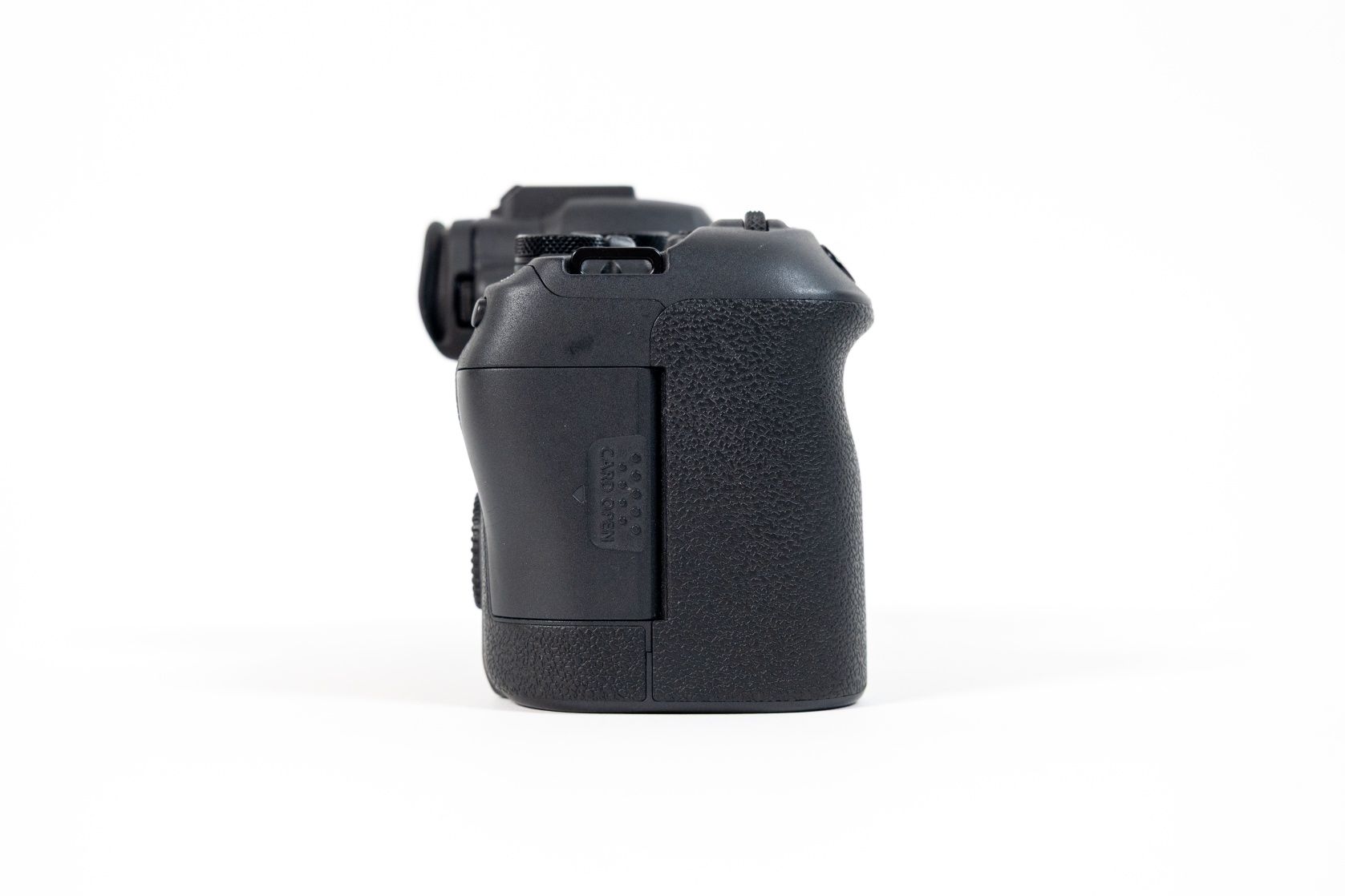 Продава се Canon EOS R6 Mark II