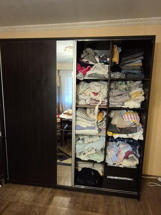 Dresing cu oglinzi si uși culisante