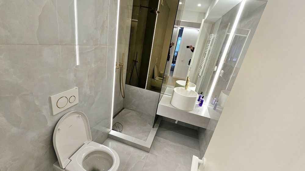 Ofer spre inchiriere apartament 3 camere decomandat parcare subteran