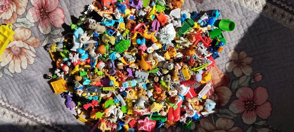 Продам игрушки из киндера
