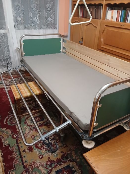Vand pat de spital pentru un bolnav nedeplasabil.asabil