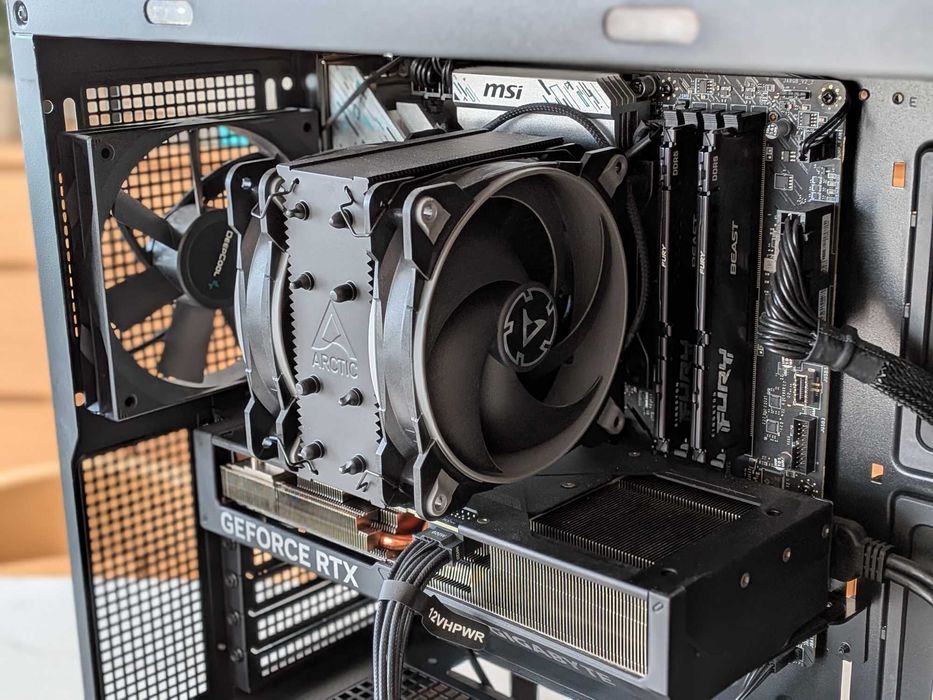 Геймърски/работен компютър, в гаранция, i7-14700 / RTX 4070 TI S / 64G