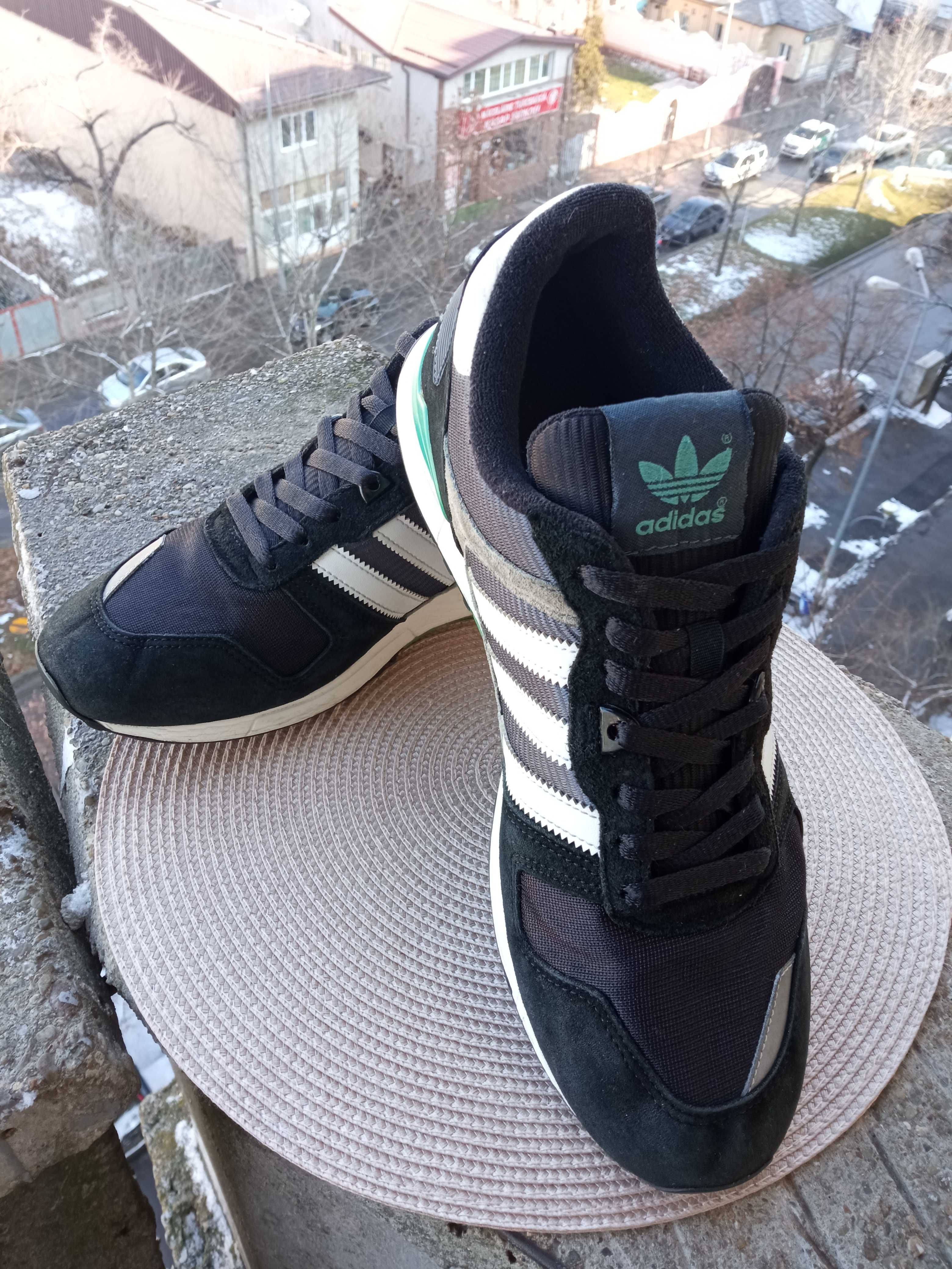 Pantofi sport Adidas ZX 700, marime 43 (27.6 cm)