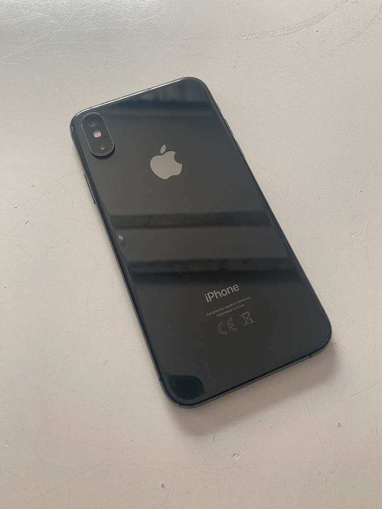 Продавам IPhone XS