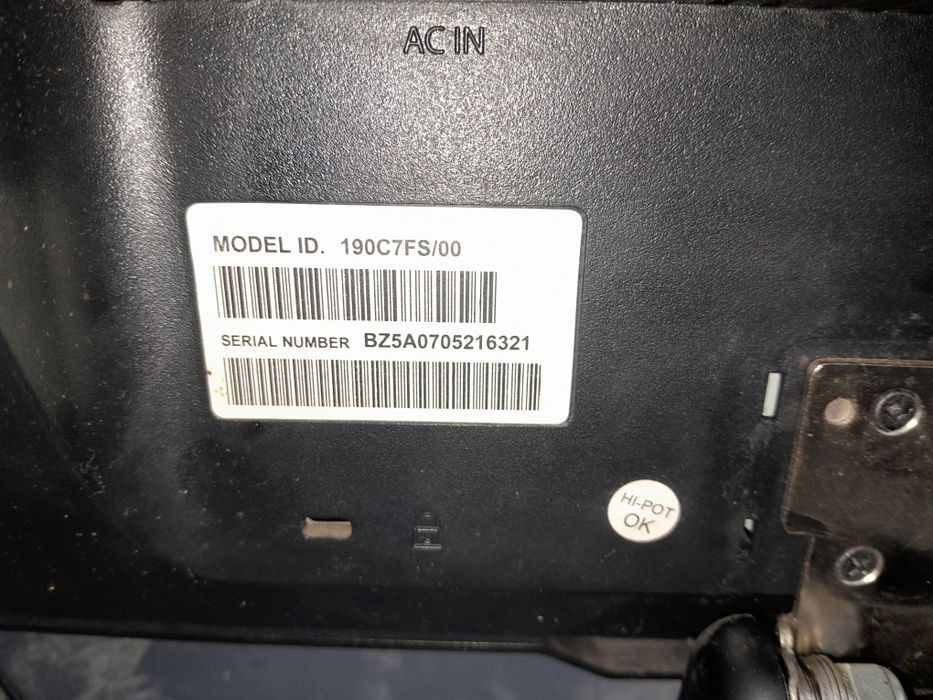 De vânzare calculator și monitor