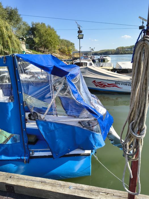 Barca cu motor honda