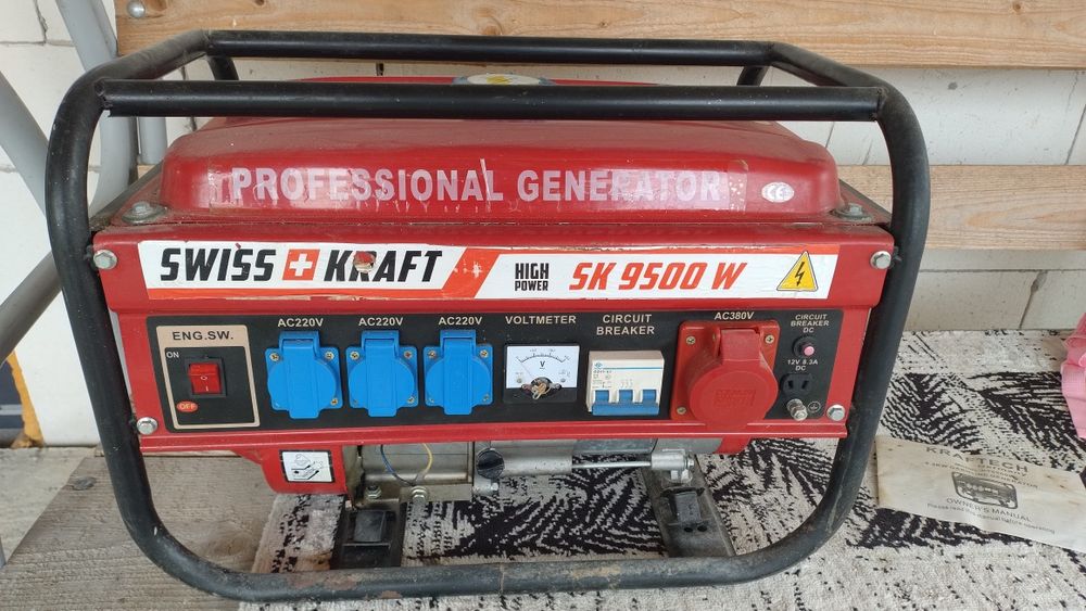 Generator de curent 12V / 220V / 380V