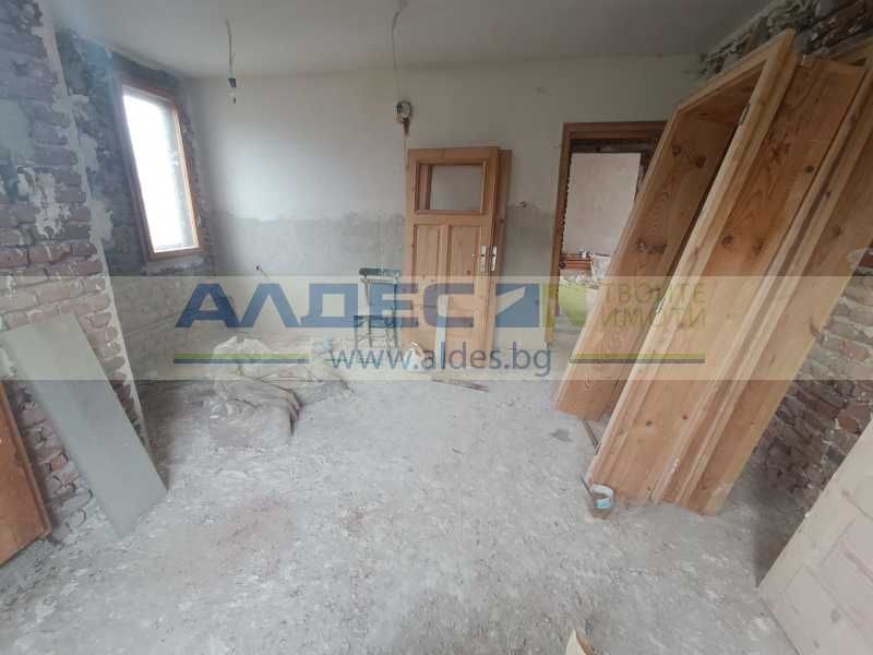 Продават се две къщи в с. Драгушиново до Самоков!