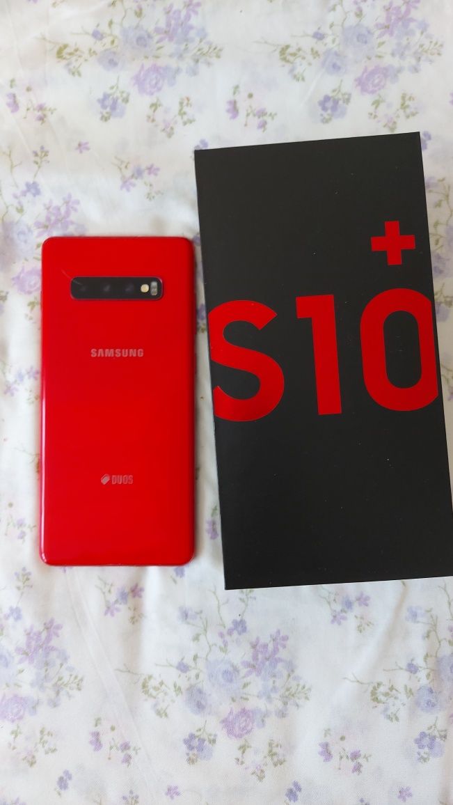 Телефон Samsung S10+