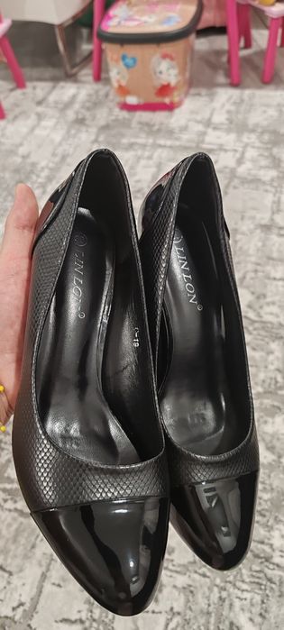 Damă. Pantofi 38