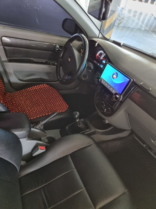 Lacetti 1.8 sotiladi