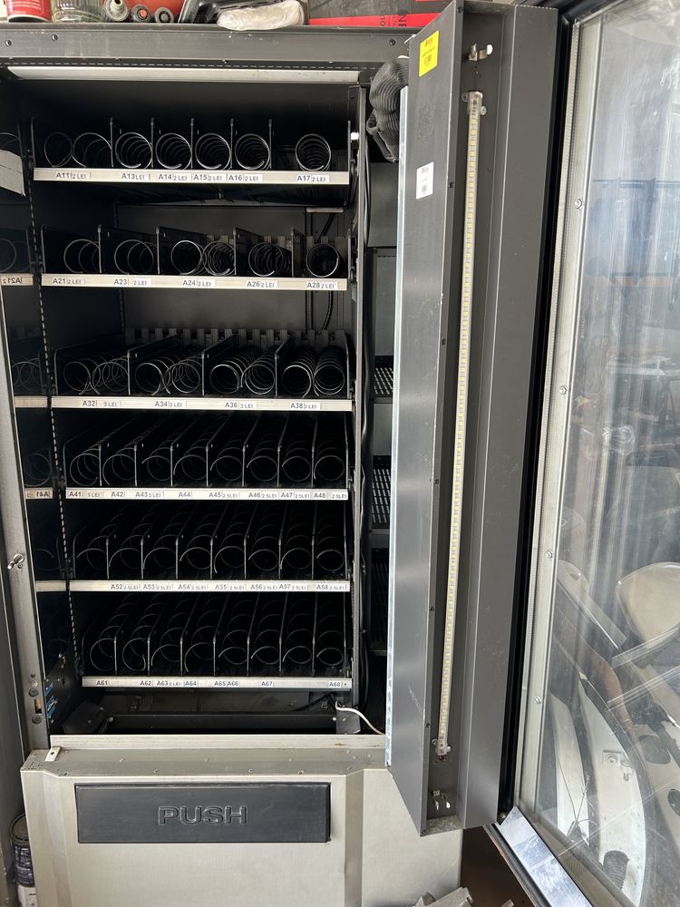 Vitrina / Lada / Automat / Tonomat bauturi si gustari / snack cu lift