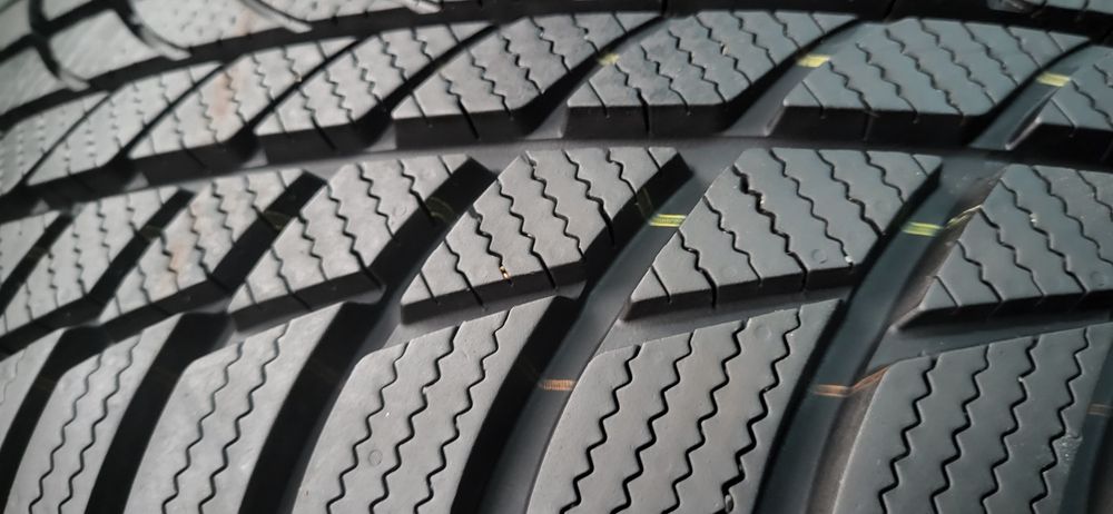 2 anvelope 225 45 18 bridgestone runflat 2022 8mm