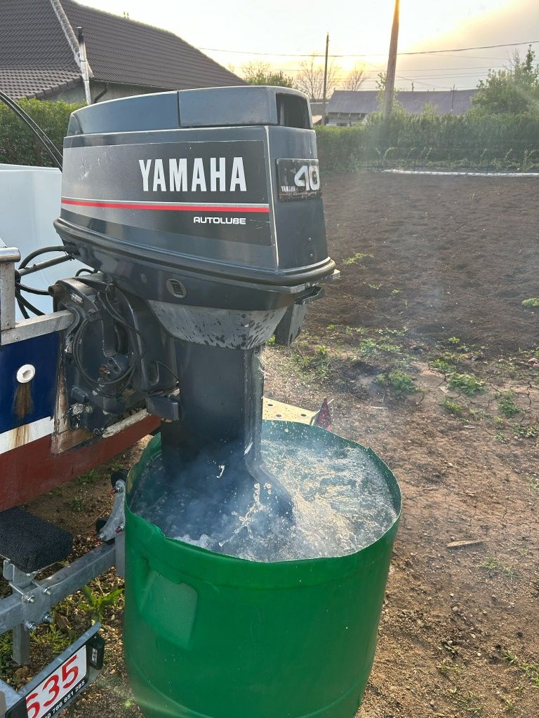 Vand barca de pescuit cu motor yamaha 40hp la prețul de €3500