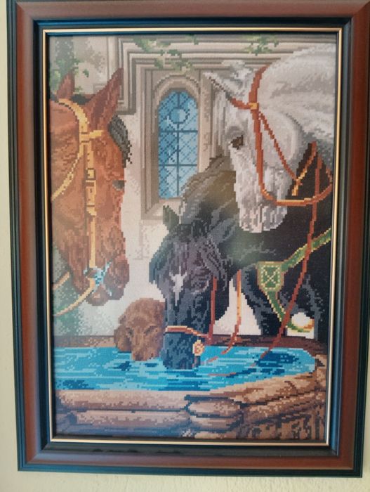 Коне на водопой в рамка