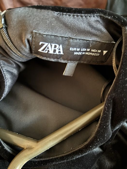 Zara кадифена черна рокля-M