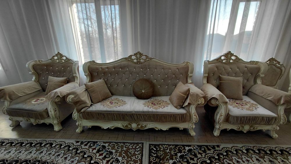 Продам диван и два кресла