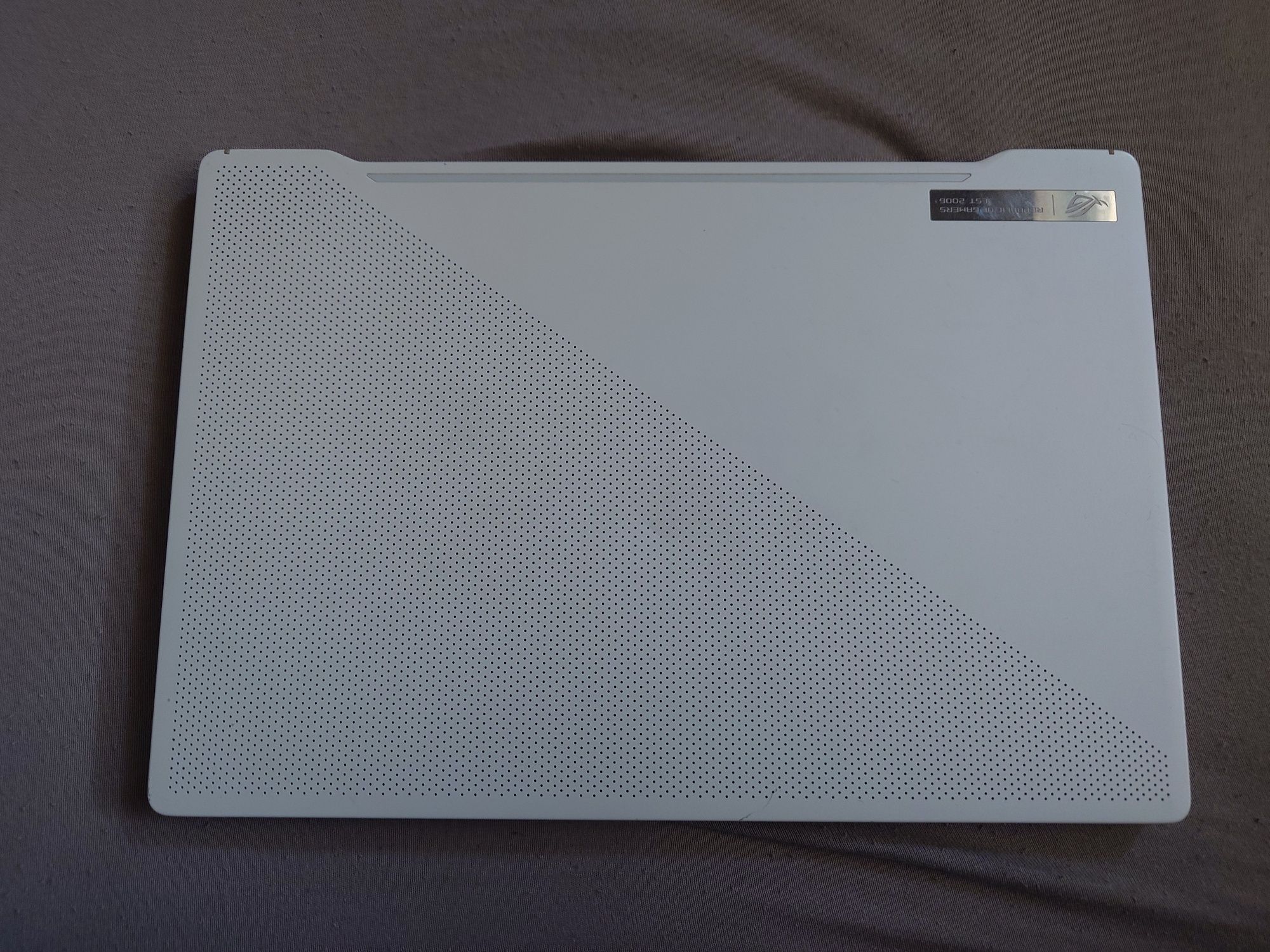 Геймърски лаптоп Asus Rog Zephyrus G14