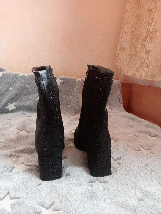 Продам замшевые сапоги