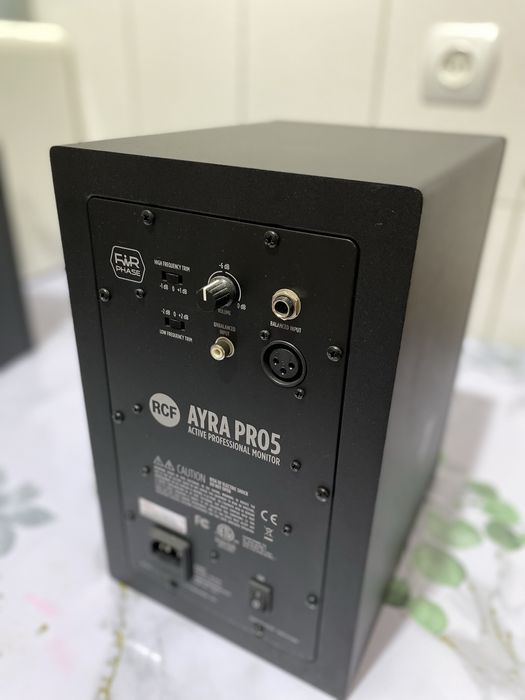 Студийные мониторы RCF AYRA PRO5 В идеальном состоянии