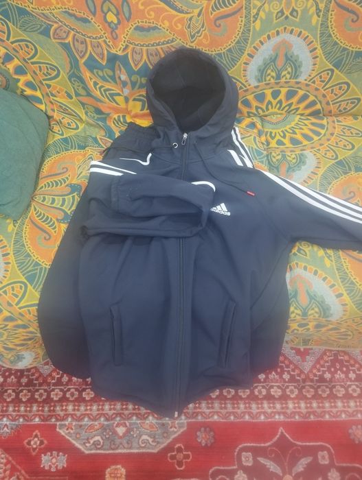 Продам спортивный костюм.
