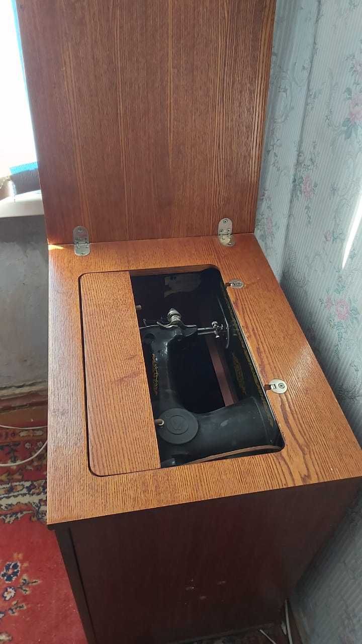 Продам швейную машину