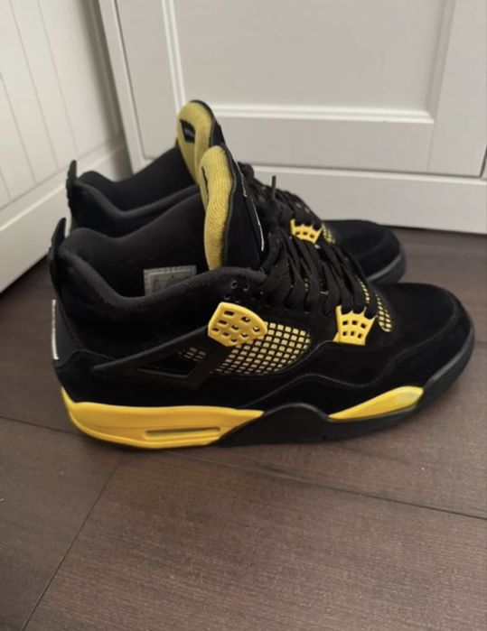 JORDAN 4 Yellow Thunder