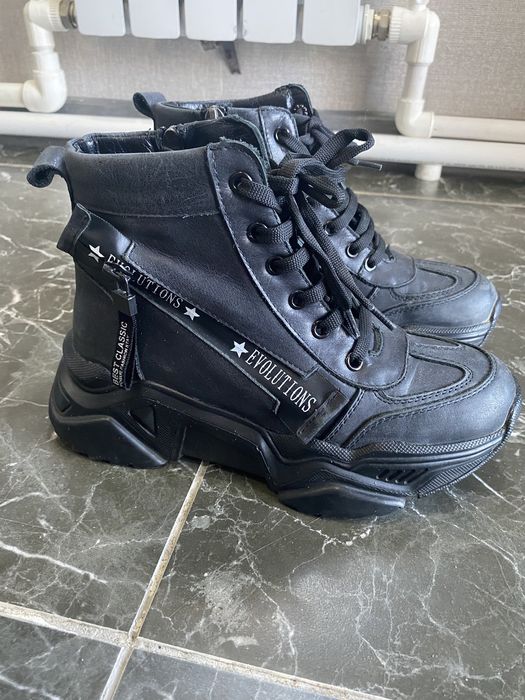 Продам зимние ботинки