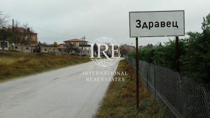 Парцел в Варна, област-с.Здравец площ 785 цена 35000