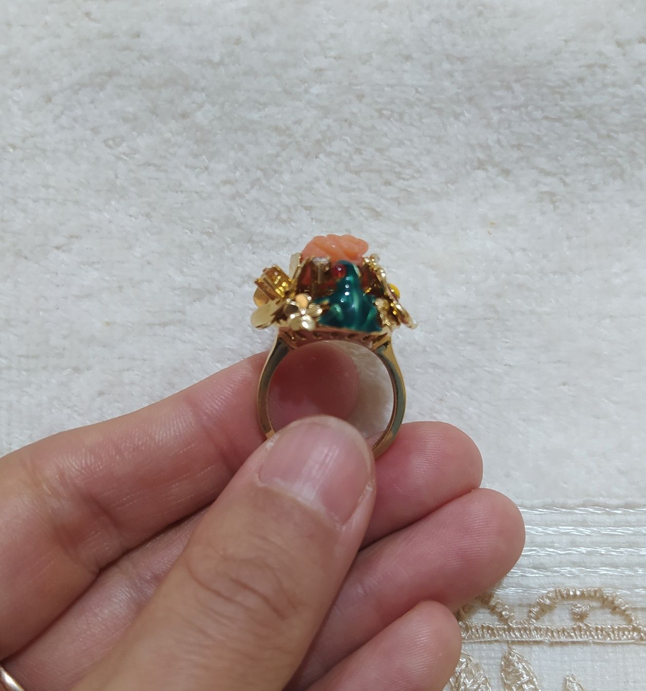 Золотой кольцо с бриллиантом Roberto Bravo