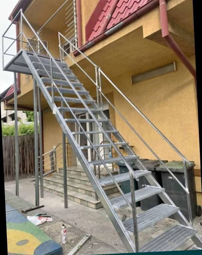 Scări metalice zincate la orce demisiunie și la ce mai bun preț pentru