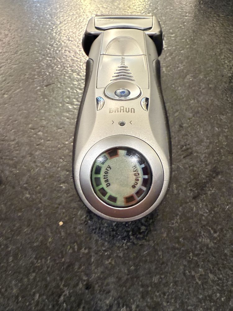 Braun series 8 с почистваща станция