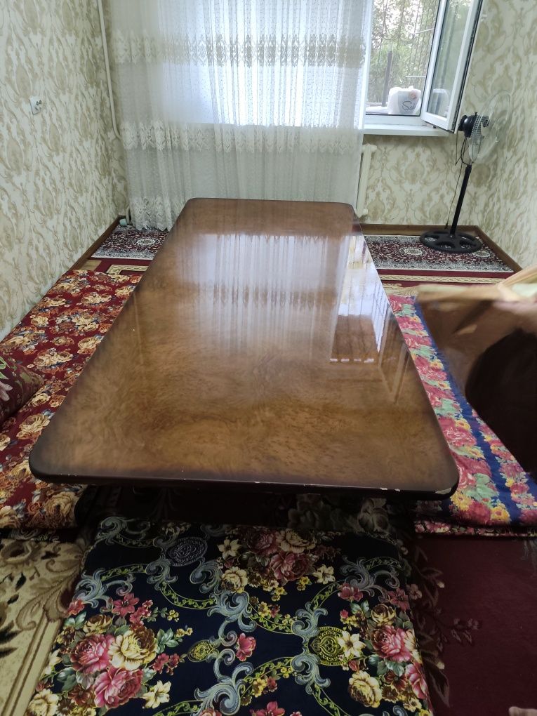 Stol va xontaxta oyoqlari ham bor stullari yoq aybi yoq baquvat mebel