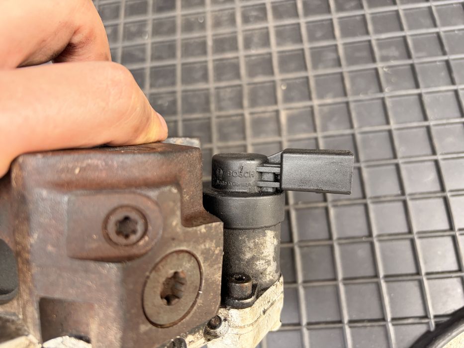 Bosch R70 CP3S3 BMW m57 горивна помпа със сензор