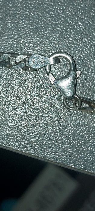Продавам сребърен синджир плетка картие печат 925.