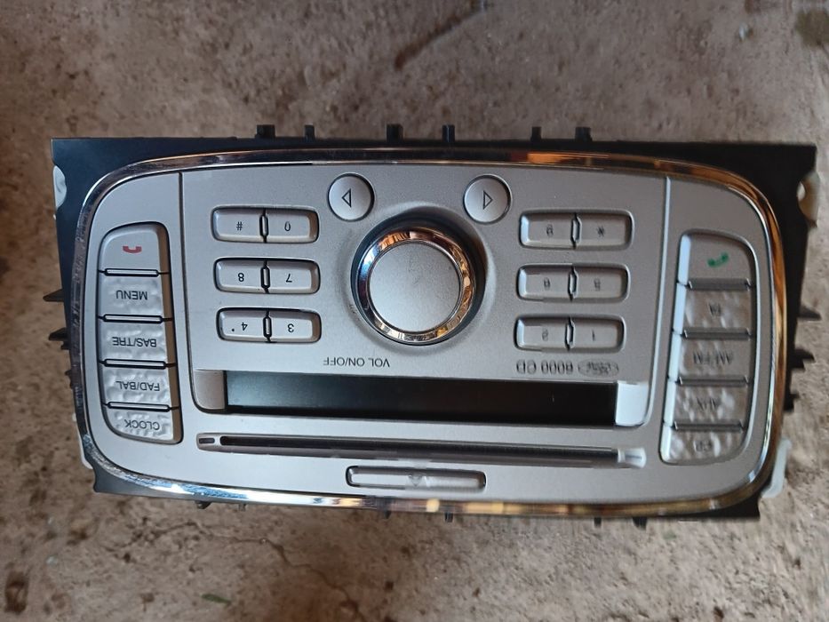 Vând radiocasetofon cu cd ford
