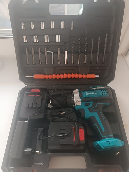 Шуруповёрт- дрель Макита