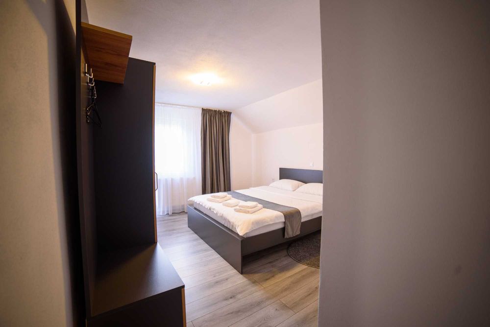 Cabana de Sub Deal Arieseni cu Ciubar Cazare Apuseni Vartop