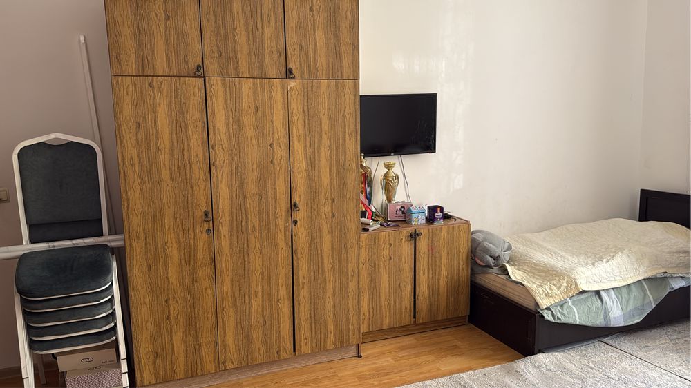 Шкаф 130 на 230 и тумб