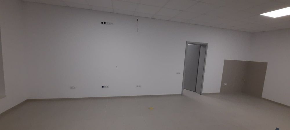 Închiriez spațiu comercial 75 mp