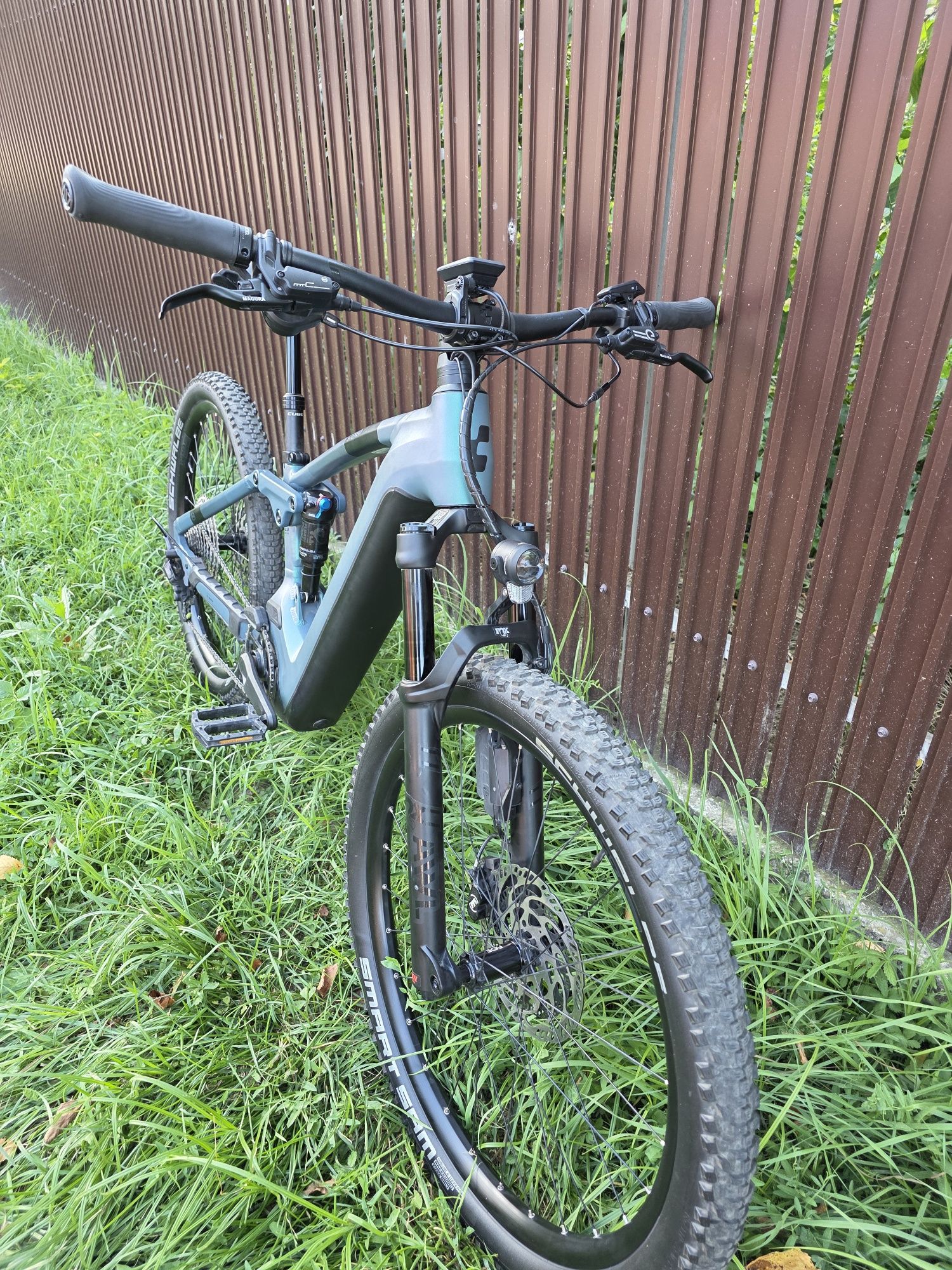 Bicicleta electrica cube stereo hybrid abs