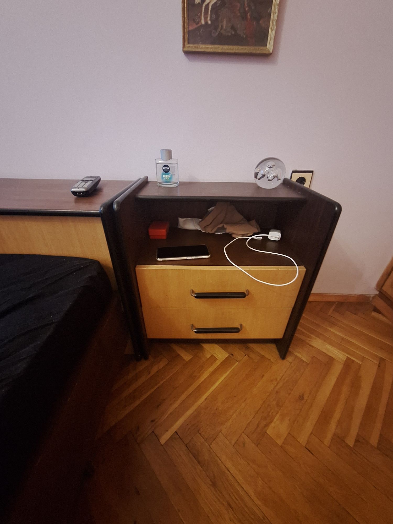 Продавам спалня с две ракли, 2бр. Шкафчета и тоалетка