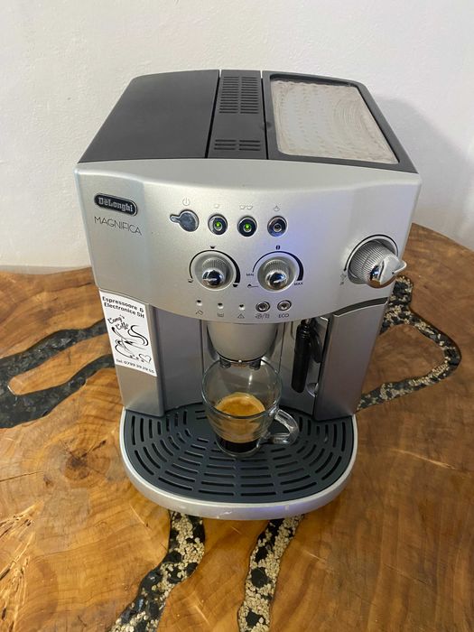 expresor / espressor cafea delonghi magnifica