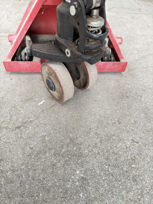 Палетна количка 2.5Т