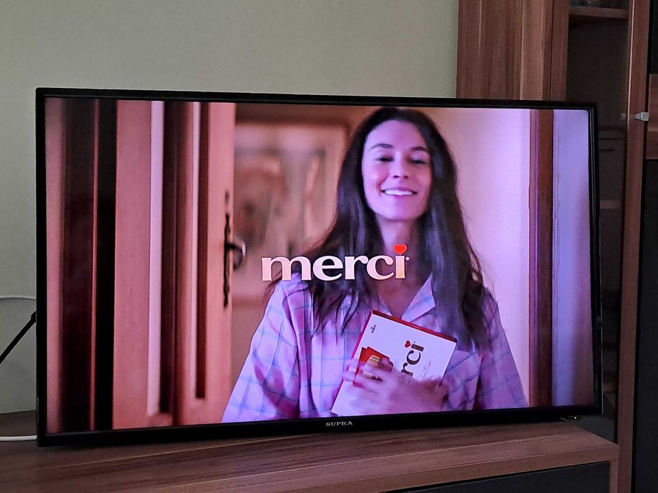 Телевизор Supra Full HD 42 инча