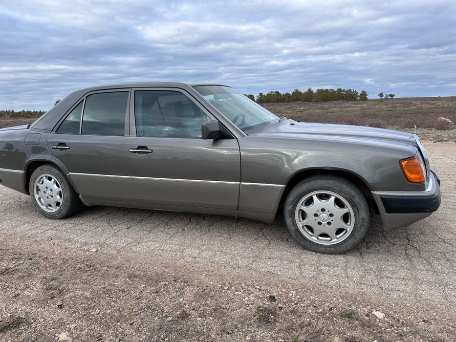 Продам Мерседес Е-260/124 кузов