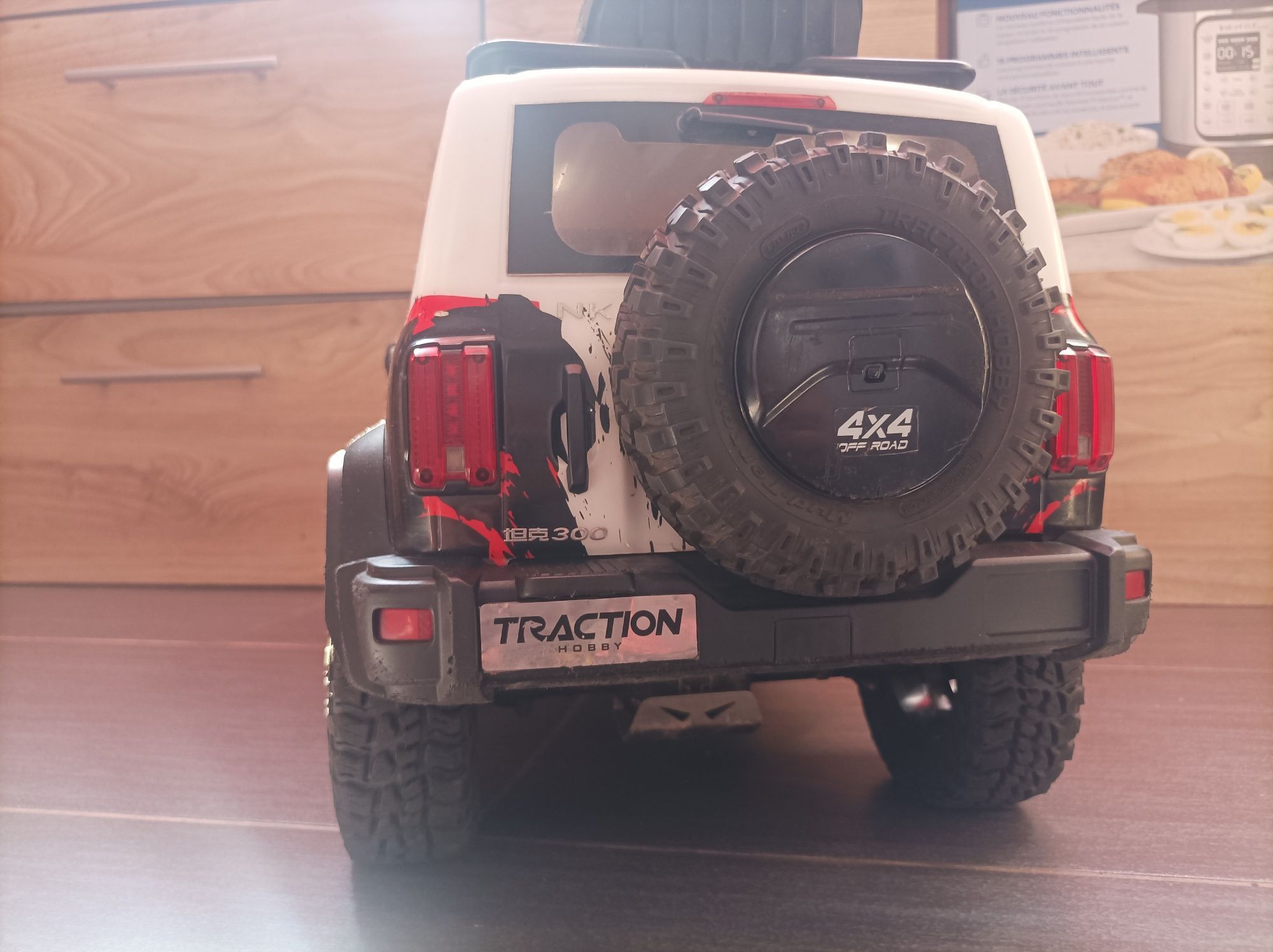 Traction Hobby Tank300 /10 Anniversary Edition 1/8 Crawler
