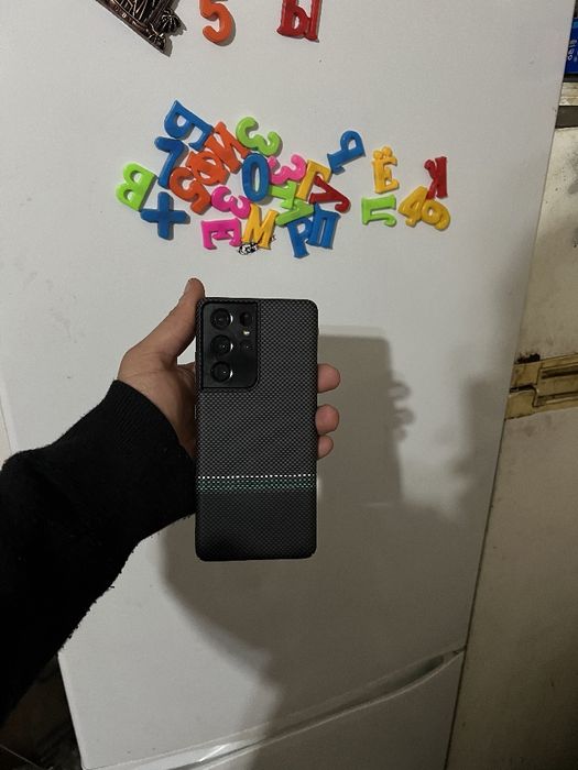 Samsung s 21 ultra 12/256 Akalar ozgina chiqilgan joyi bor