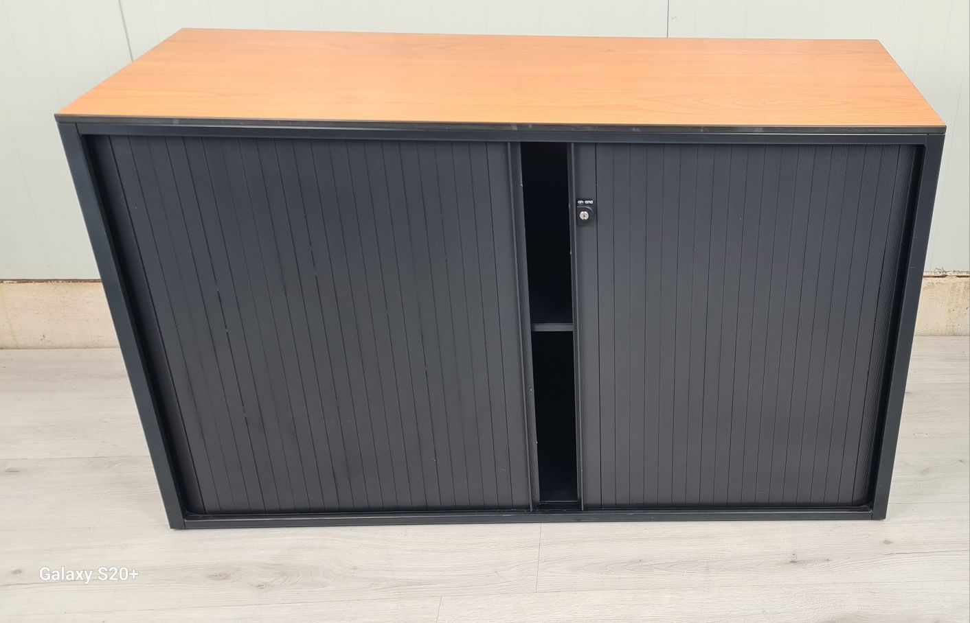 Високо качествен Офис шкаф  с метална конструкция внос от германия