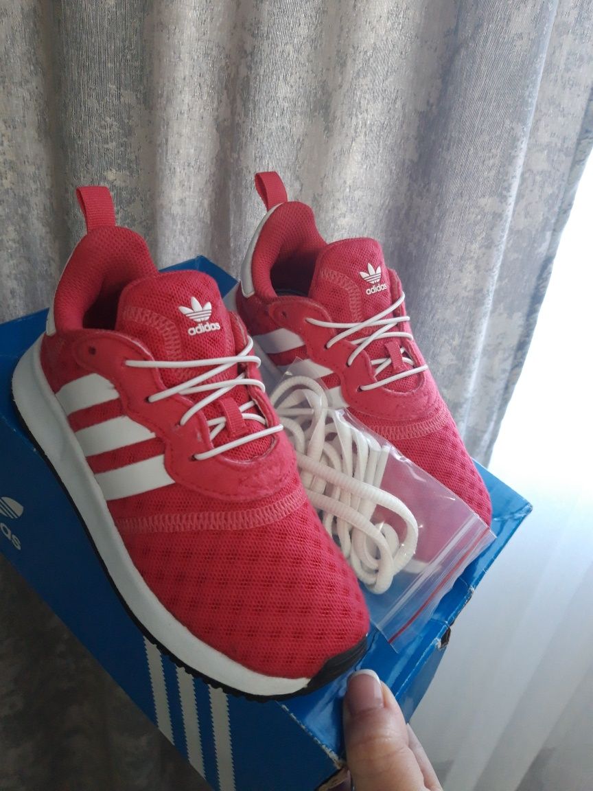 Vand Adidas originali nr 26.5